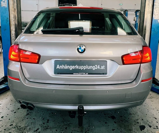 Nachrüstung einer abnehmbaren Auto-Hak Anhängerkupplung am BMW 5 Touring